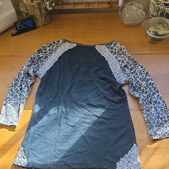 Affliction Womens Gray and White Skull 3/4 Sleeve Tee - Picture 2 of 3